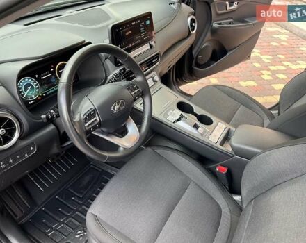 Серый Хендай Kona, объемом двигателя 0 л и пробегом 114 тыс. км за 19950 $, фото 44 на Automoto.ua
