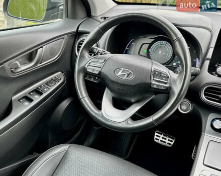 Серый Хендай Kona, объемом двигателя 0 л и пробегом 82 тыс. км за 17888 $, фото 57 на Automoto.ua