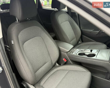 Серый Хендай Kona, объемом двигателя 0 л и пробегом 56 тыс. км за 17299 $, фото 39 на Automoto.ua