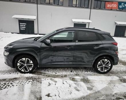 Серый Хендай Kona, объемом двигателя 0 л и пробегом 50 тыс. км за 17650 $, фото 4 на Automoto.ua