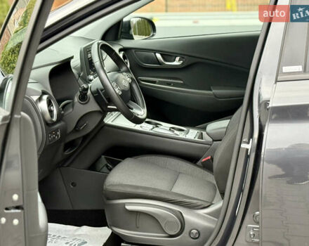 Серый Хендай Kona, объемом двигателя 0 л и пробегом 56 тыс. км за 17299 $, фото 31 на Automoto.ua