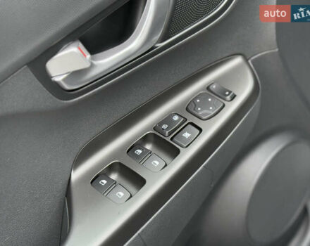 Серый Хендай Kona, объемом двигателя 0 л и пробегом 52 тыс. км за 17299 $, фото 37 на Automoto.ua