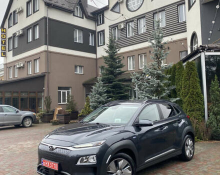 Серый Хендай Kona, объемом двигателя 0 л и пробегом 78 тыс. км за 17999 $, фото 2 на Automoto.ua