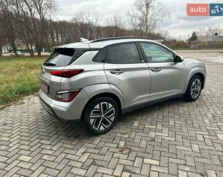 Серый Хендай Kona, объемом двигателя 0 л и пробегом 61 тыс. км за 17900 $, фото 7 на Automoto.ua