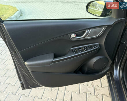 Серый Хендай Kona, объемом двигателя 0 л и пробегом 71 тыс. км за 17999 $, фото 17 на Automoto.ua