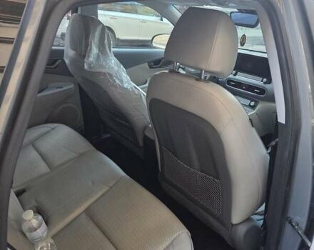 Серый Хендай Kona, объемом двигателя 0 л и пробегом 150 тыс. км за 20900 $, фото 3 на Automoto.ua