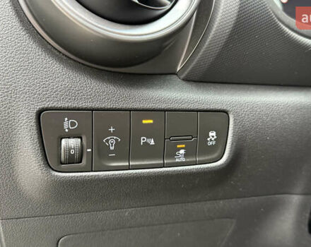 Серый Хендай Kona, объемом двигателя 0 л и пробегом 50 тыс. км за 18500 $, фото 24 на Automoto.ua