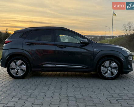 Серый Хендай Kona, объемом двигателя 0 л и пробегом 71 тыс. км за 17999 $, фото 10 на Automoto.ua