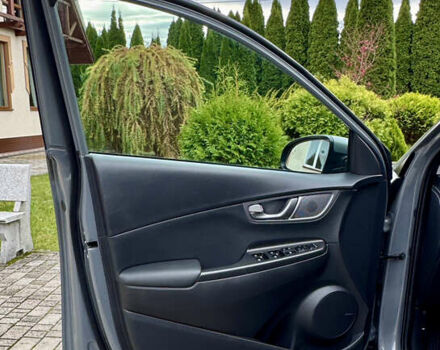 Серый Хендай Kona, объемом двигателя 0 л и пробегом 82 тыс. км за 17888 $, фото 30 на Automoto.ua