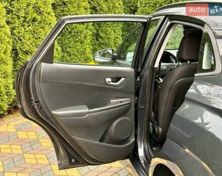 Сірий Хендай Kona, об'ємом двигуна 0 л та пробігом 44 тис. км за 16999 $, фото 20 на Automoto.ua