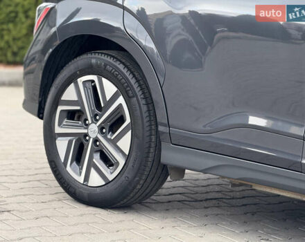 Серый Хендай Kona, объемом двигателя 0 л и пробегом 56 тыс. км за 17299 $, фото 8 на Automoto.ua