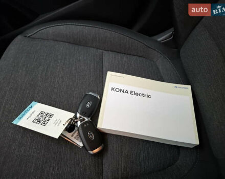 Серый Хендай Kona, объемом двигателя 0 л и пробегом 72 тыс. км за 16300 $, фото 12 на Automoto.ua