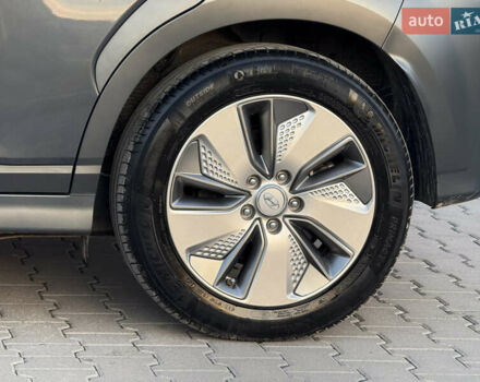 Серый Хендай Kona, объемом двигателя 0 л и пробегом 71 тыс. км за 17999 $, фото 15 на Automoto.ua