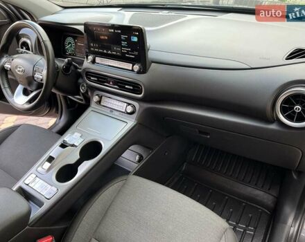 Серый Хендай Kona, объемом двигателя 0 л и пробегом 114 тыс. км за 19950 $, фото 32 на Automoto.ua