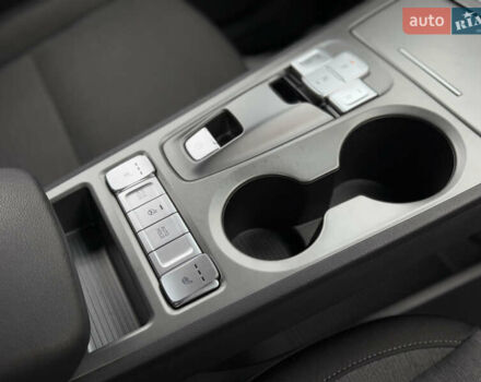 Серый Хендай Kona, объемом двигателя 0 л и пробегом 52 тыс. км за 17299 $, фото 49 на Automoto.ua