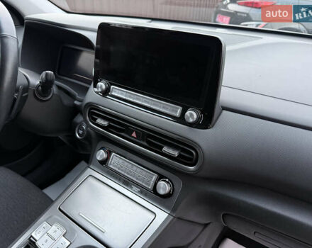 Сірий Хендай Kona, об'ємом двигуна 0 л та пробігом 88 тис. км за 17600 $, фото 15 на Automoto.ua