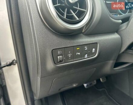 Серый Хендай Kona, объемом двигателя 0 л и пробегом 61 тыс. км за 17900 $, фото 24 на Automoto.ua