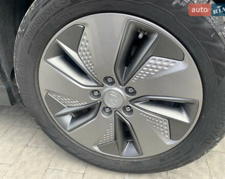 Сірий Хендай Kona, об'ємом двигуна 0 л та пробігом 66 тис. км за 18562 $, фото 17 на Automoto.ua