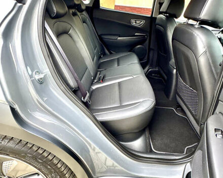 Серый Хендай Kona, объемом двигателя 0 л и пробегом 82 тыс. км за 17888 $, фото 67 на Automoto.ua