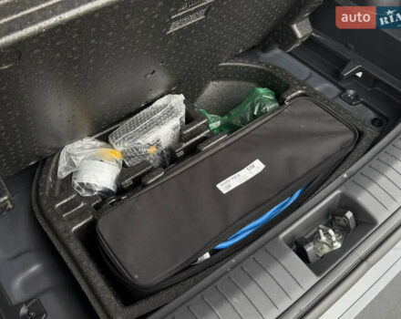 Серый Хендай Kona, объемом двигателя 0 л и пробегом 56 тыс. км за 17299 $, фото 53 на Automoto.ua