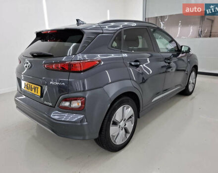 Серый Хендай Kona, объемом двигателя 0 л и пробегом 72 тыс. км за 16300 $, фото 7 на Automoto.ua