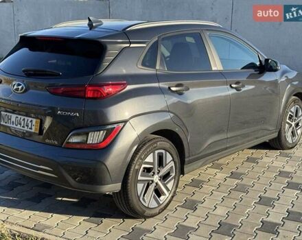 Серый Хендай Kona, объемом двигателя 0 л и пробегом 51 тыс. км за 16999 $, фото 5 на Automoto.ua