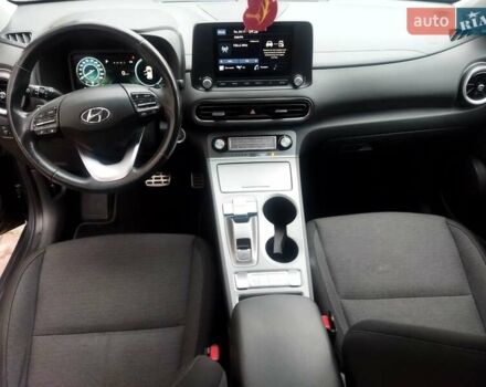 Серый Хендай Kona, объемом двигателя 0 л и пробегом 30 тыс. км за 15999 $, фото 3 на Automoto.ua