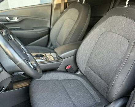 Серый Хендай Kona, объемом двигателя 0 л и пробегом 42 тыс. км за 17900 $, фото 21 на Automoto.ua