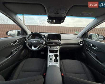 Серый Хендай Kona, объемом двигателя 0 л и пробегом 41 тыс. км за 18000 $, фото 36 на Automoto.ua