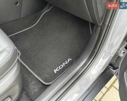 Серый Хендай Kona, объемом двигателя 0 л и пробегом 82 тыс. км за 17888 $, фото 74 на Automoto.ua