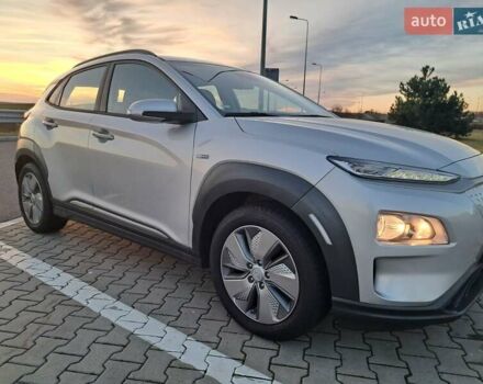 Серый Хендай Kona, объемом двигателя 0 л и пробегом 98 тыс. км за 19373 $, фото 1 на Automoto.ua