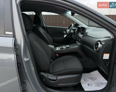Сірий Хендай Kona, об'ємом двигуна 0 л та пробігом 88 тис. км за 17600 $, фото 10 на Automoto.ua