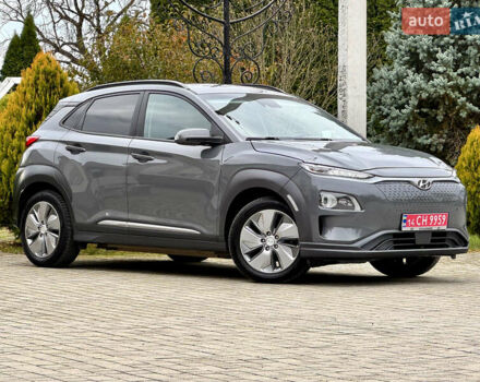 Серый Хендай Kona, объемом двигателя 0 л и пробегом 82 тыс. км за 17888 $, фото 10 на Automoto.ua