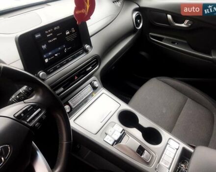 Серый Хендай Kona, объемом двигателя 0 л и пробегом 30 тыс. км за 15999 $, фото 20 на Automoto.ua