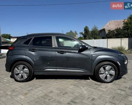 Серый Хендай Kona, объемом двигателя 0 л и пробегом 113 тыс. км за 17200 $, фото 3 на Automoto.ua