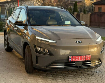 Серый Хендай Kona, объемом двигателя 0 л и пробегом 42 тыс. км за 17900 $, фото 1 на Automoto.ua