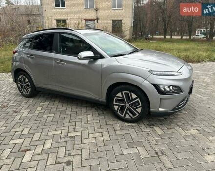 Серый Хендай Kona, объемом двигателя 0 л и пробегом 61 тыс. км за 17900 $, фото 2 на Automoto.ua