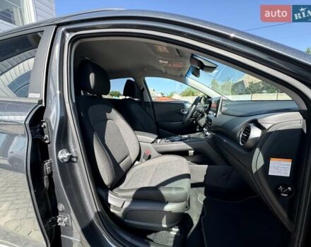 Серый Хендай Kona, объемом двигателя 0 л и пробегом 113 тыс. км за 17200 $, фото 24 на Automoto.ua