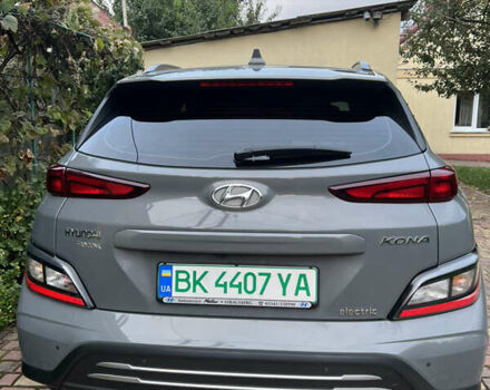 Серый Хендай Kona, объемом двигателя 0 л и пробегом 74 тыс. км за 18100 $, фото 4 на Automoto.ua