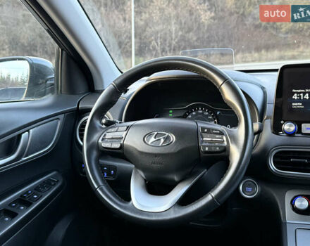 Серый Хендай Kona, объемом двигателя 0 л и пробегом 71 тыс. км за 17999 $, фото 2 на Automoto.ua