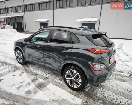 Серый Хендай Kona, объемом двигателя 0 л и пробегом 50 тыс. км за 17650 $, фото 6 на Automoto.ua