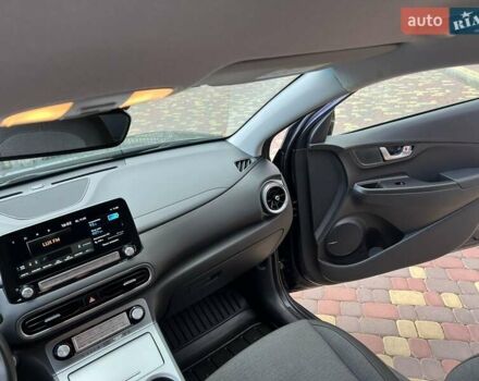 Серый Хендай Kona, объемом двигателя 0 л и пробегом 114 тыс. км за 19950 $, фото 27 на Automoto.ua