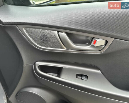 Серый Хендай Kona, объемом двигателя 0 л и пробегом 82 тыс. км за 17888 $, фото 73 на Automoto.ua