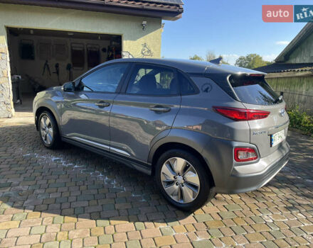 Серый Хендай Kona, объемом двигателя 0 л и пробегом 69 тыс. км за 17500 $, фото 1 на Automoto.ua