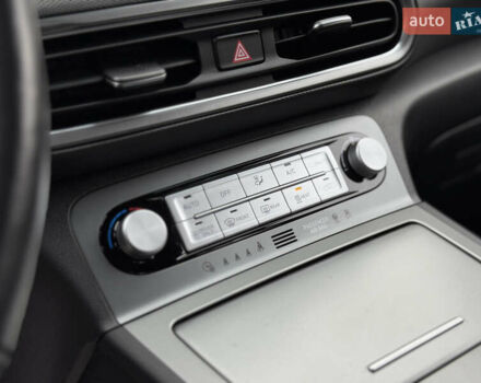 Серый Хендай Kona, объемом двигателя 0 л и пробегом 52 тыс. км за 17299 $, фото 58 на Automoto.ua