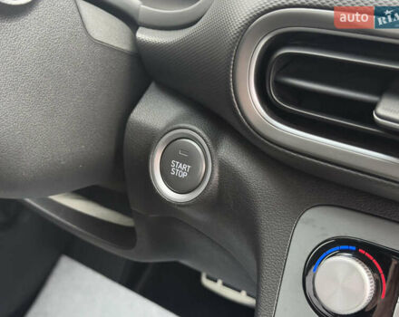 Серый Хендай Kona, объемом двигателя 0 л и пробегом 56 тыс. км за 17299 $, фото 45 на Automoto.ua