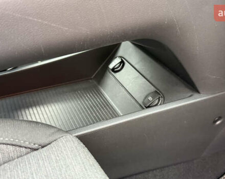 Серый Хендай Kona, объемом двигателя 0 л и пробегом 50 тыс. км за 18500 $, фото 61 на Automoto.ua