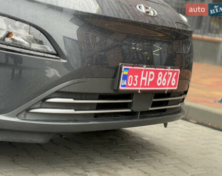 Серый Хендай Kona, объемом двигателя 0 л и пробегом 52 тыс. км за 17299 $, фото 25 на Automoto.ua