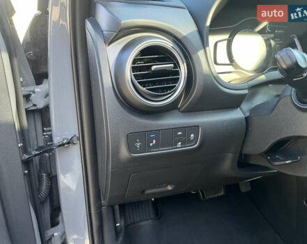 Серый Хендай Kona, объемом двигателя 0 л и пробегом 69 тыс. км за 17500 $, фото 10 на Automoto.ua