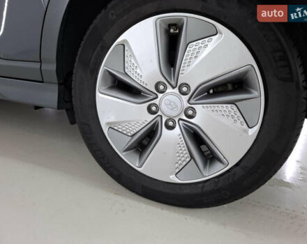 Серый Хендай Kona, объемом двигателя 0 л и пробегом 72 тыс. км за 16300 $, фото 8 на Automoto.ua